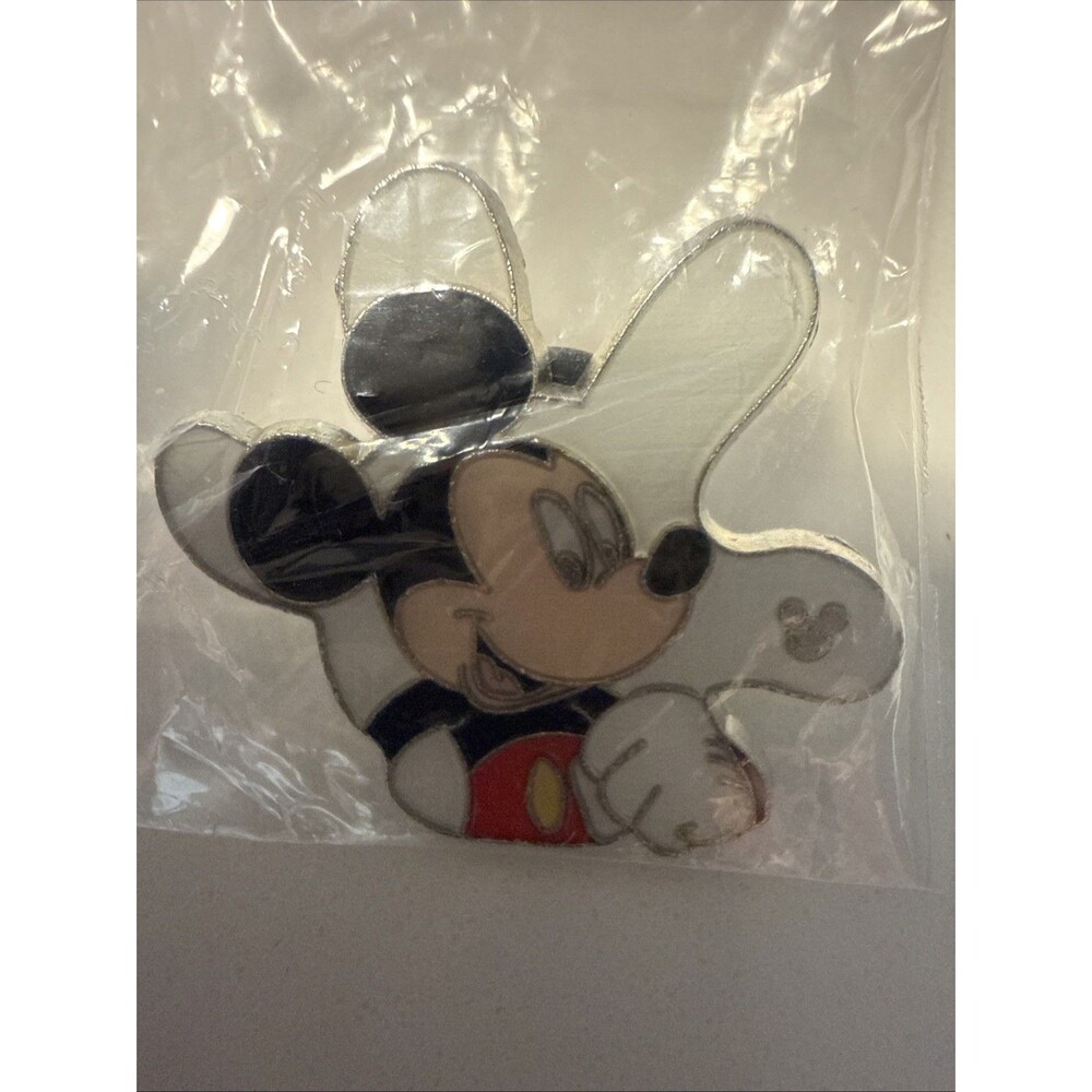 Disney Trading Collector’s White Enamel Glove w MICKEY MOUSE Silvertone Lapel